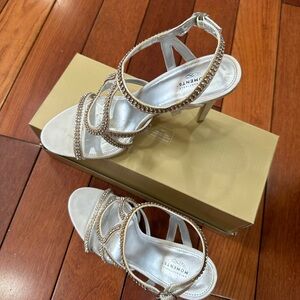 Off white sandals with rhinstones